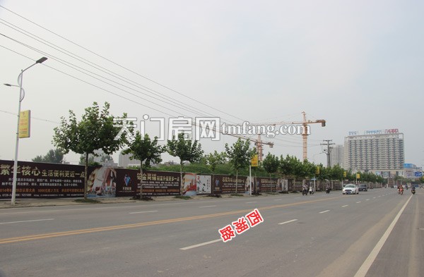 天地星座项目右侧的西湖路