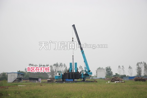 承天国际车城8月工程进度B区在打桩