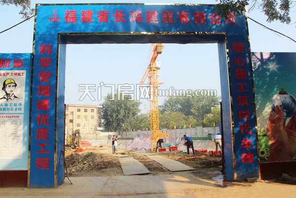 富贵世家9月工程进度：三栋楼都已经动工