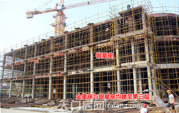 天地星座紧临市政规划的南湖旁边的银星座已经建至三层