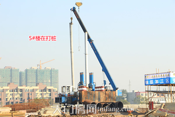 问天·智汇东城11月工程进度 5#楼在打桩