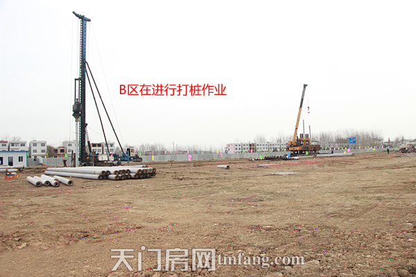 陆羽汽车城12月工程进度 B区在进行打桩作业