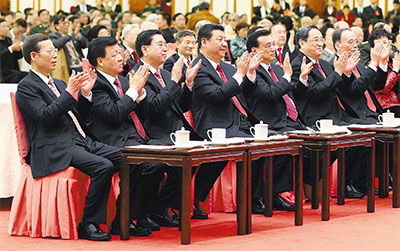 习近平向全国各族人民和全球华人拜年