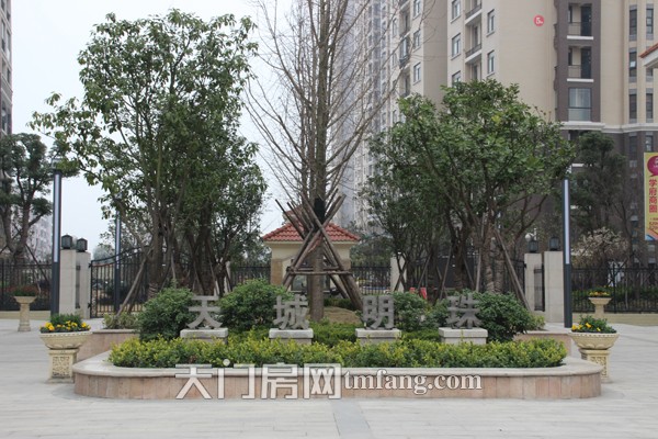 天城明珠小区的正大门
