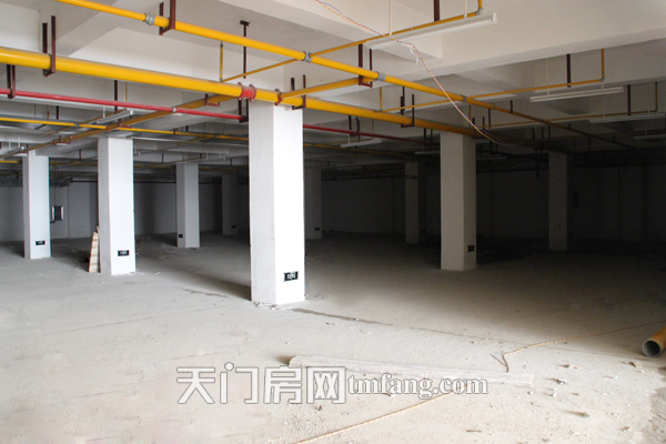 鸿泰公馆3月工程进度 二期停车场内部图