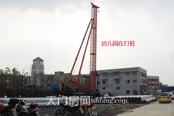 华茂阳光城3月工程进度 幼儿园在打桩