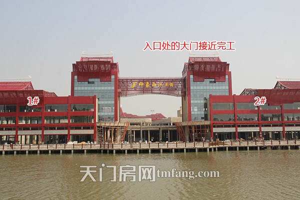 印象西江3月工程进度 入口处的大门接近完工