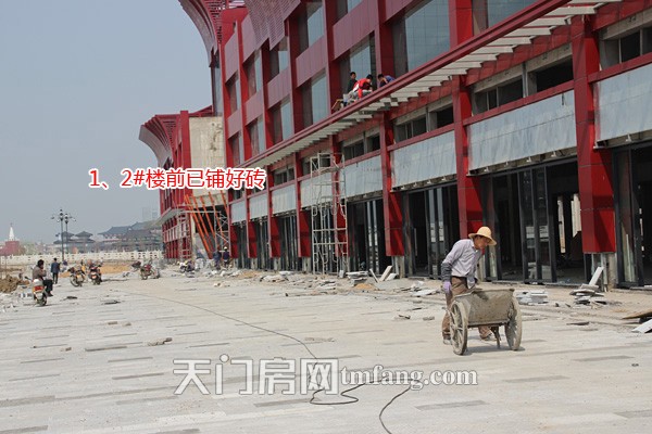 印象西江3月工程进度 1、2#楼前已铺好砖