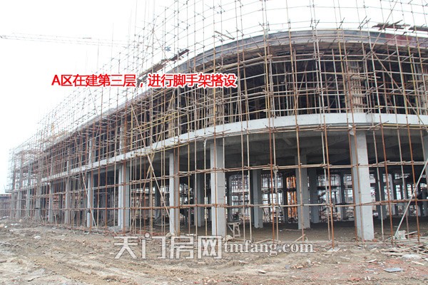 陆羽汽车城4月工程进度 A区在建三层,进行脚手架搭设