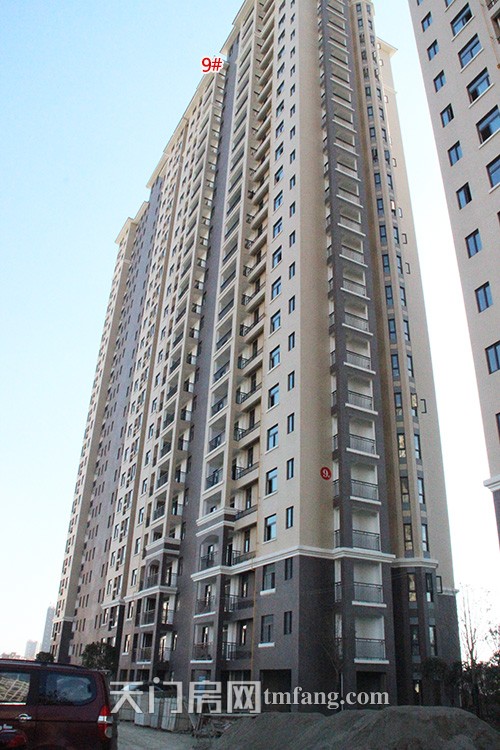 天城明珠12月工程进度：8-10#楼正做绿化