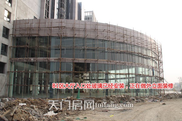 承天国际车城12月工程进度：B1区在装修外立面