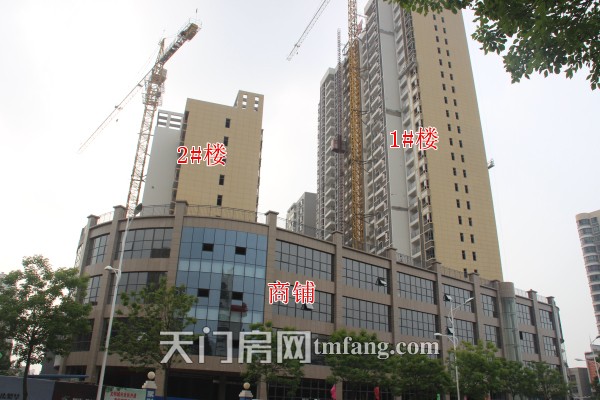 智汇金城4月工程进度：1#2#楼正在安装门窗