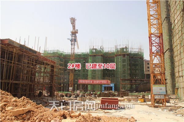 唐街西湖一号5月工程进度：D1和D2#楼已封顶