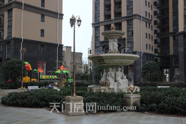 小区内喷泉.jpg