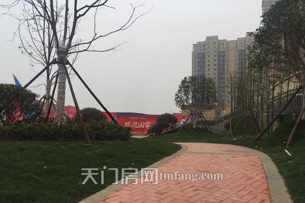 小区过道 副本.JPG