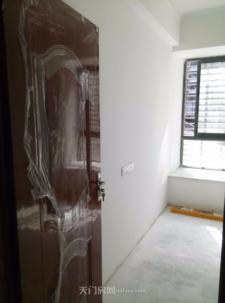 西湖御苑电梯房出售