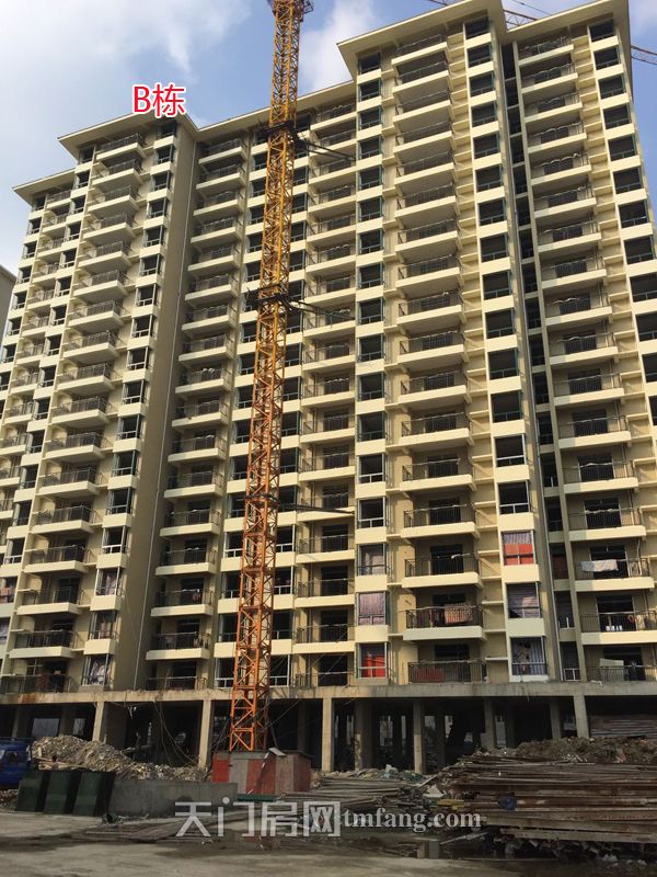 冠南汇侨城二月工程进度：地下车库正在修建