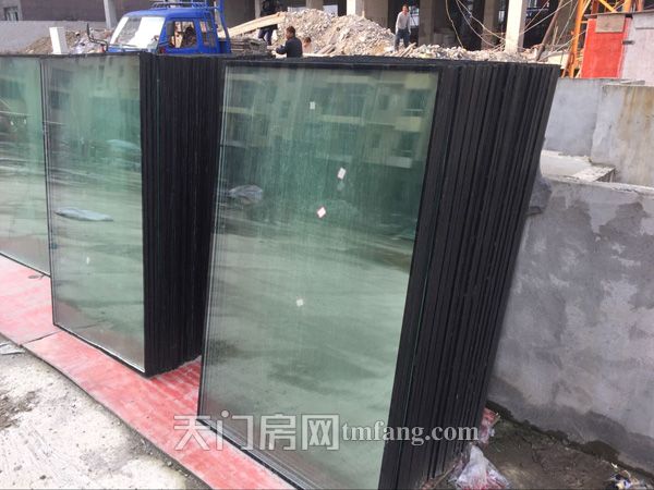 安装玻璃.jpg