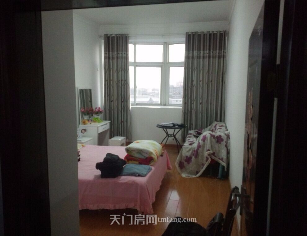 出售自己住的婚房，天门东门农行单元，精装