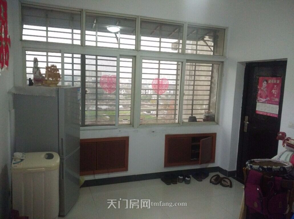 出售自己住的婚房，天门东门农行单元，精装