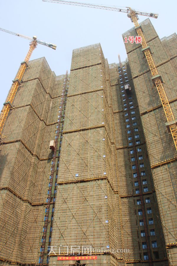 西湖公馆3月工程进度:3#楼已建至第17层