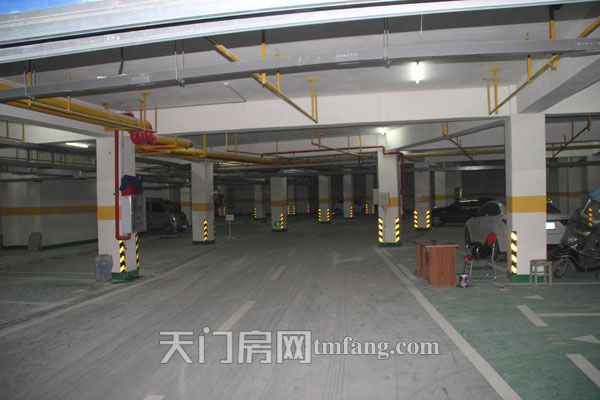 地下车库2.jpg