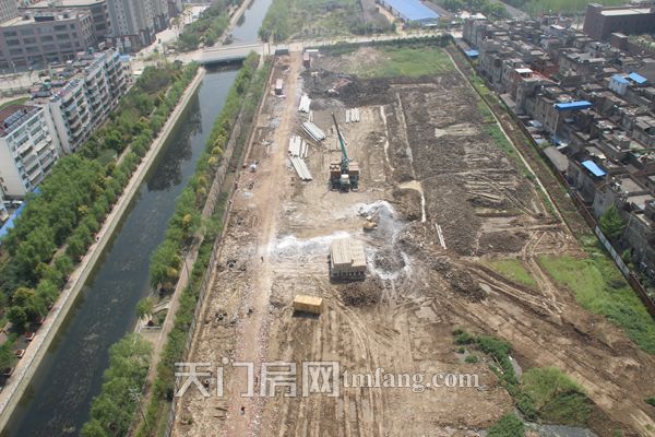 楚天尚城三期4月工程进度：正在打桩中