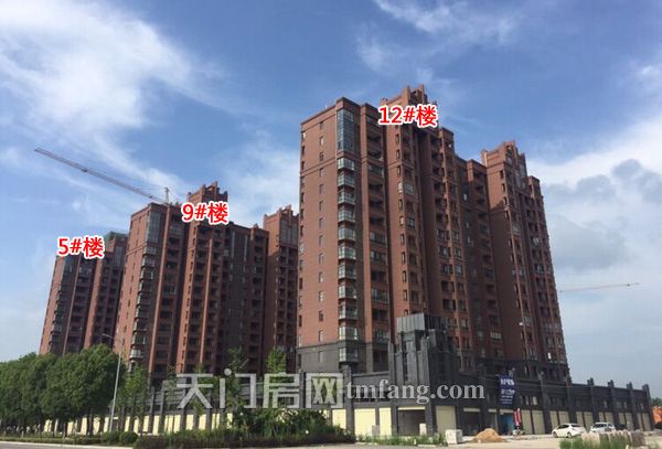 汉旺世纪城7月工程进度：B区在修建小区大门