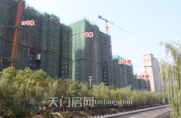 楚天尚城十月工程进度：中心花园正在做防水