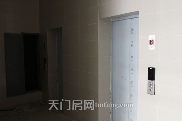 电梯.jpg