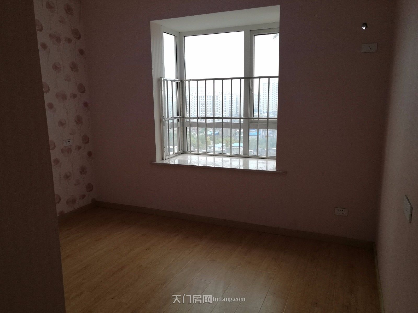 天下都市港湾4室2厅2卫低价出售