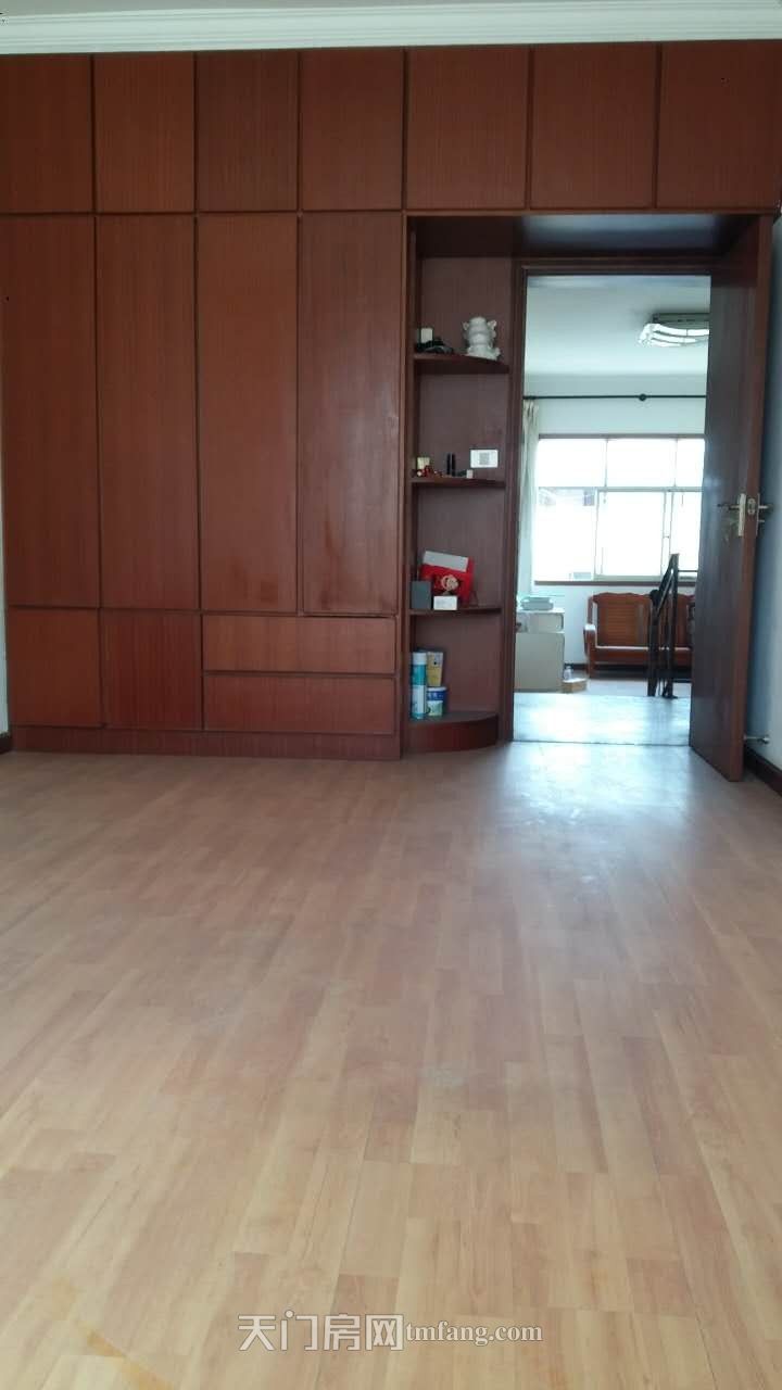 四牌楼小区三室二厅88平，华泰中学正北6/741万