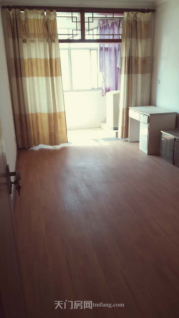 四牌楼小区三室二厅88平，华泰中学正北6/741万