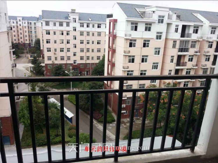 江河小区三室两厅两卫123平米毛坯房诚意价42万