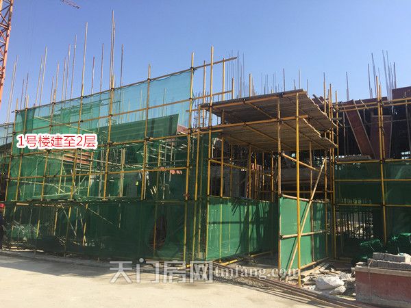 华西新城4月工程进度：4#楼和10#楼已封顶