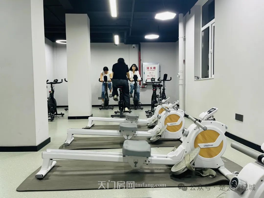 楚天世纪城：小区免费健身房点亮邻里新生活，图书室和休闲娱乐室即将开放