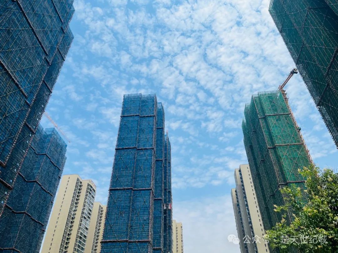 楚天世纪城二期西区五月建设工程进度